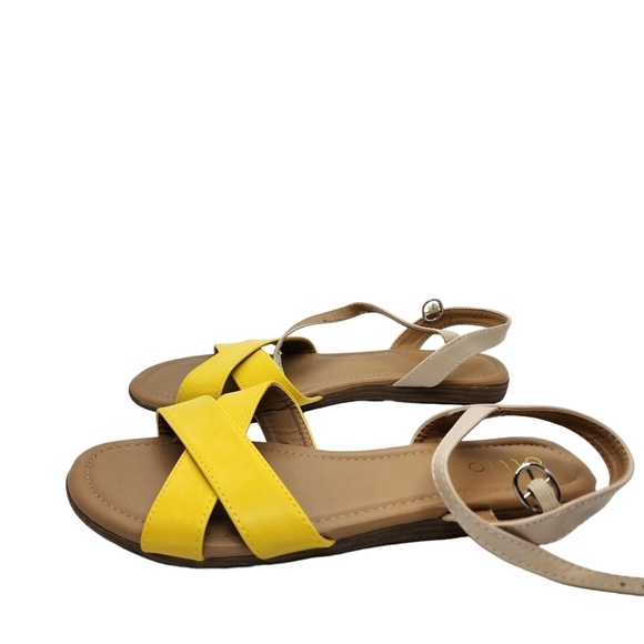 Ollio Women's Two Tone Cross Straps Ankle Buckled Flat Sandals - 9 - Picture 2 of 8